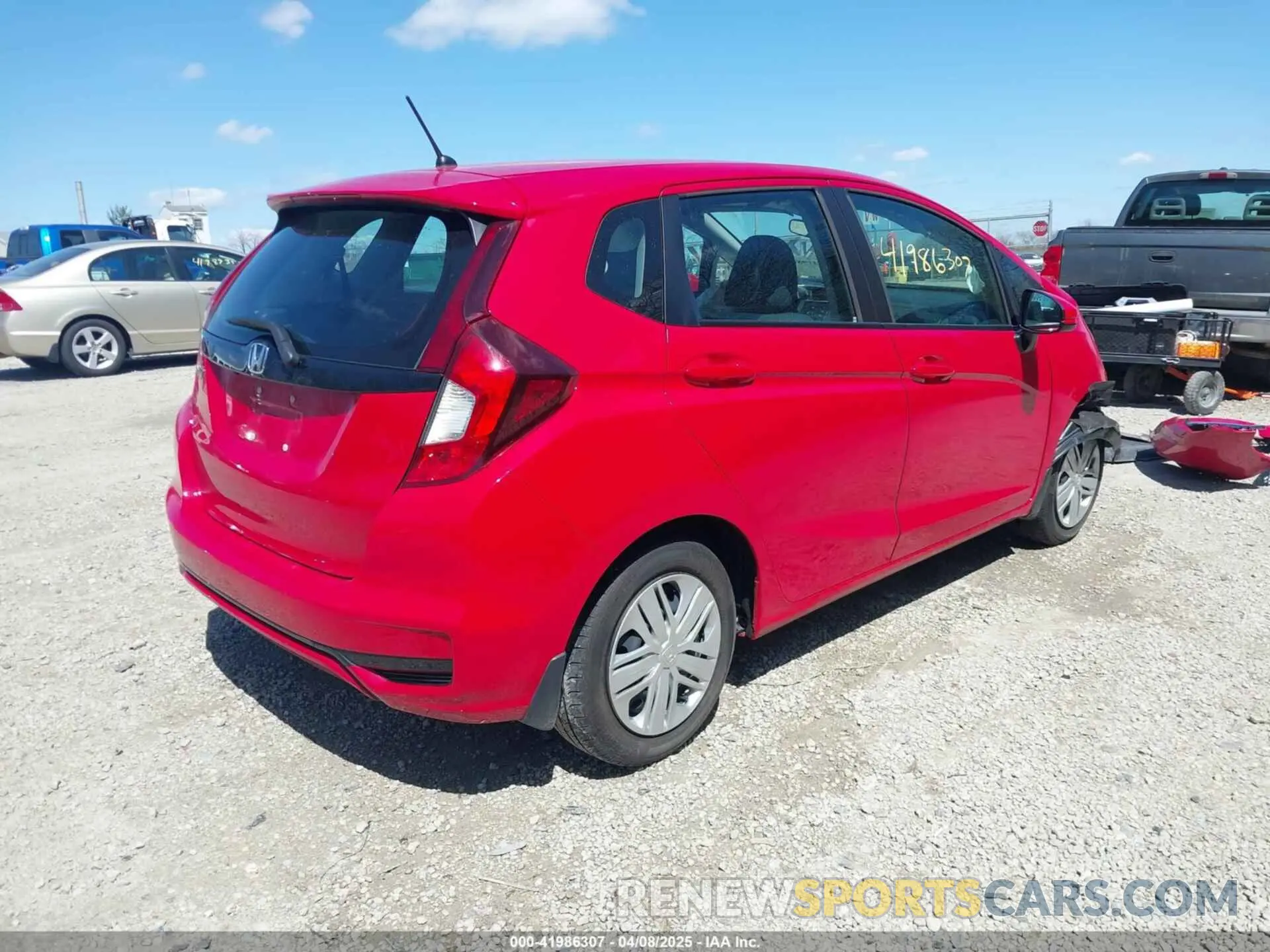 4 fotografías del automóvil dañado 3HGGK5H45KM744420 HONDA FIT 2019