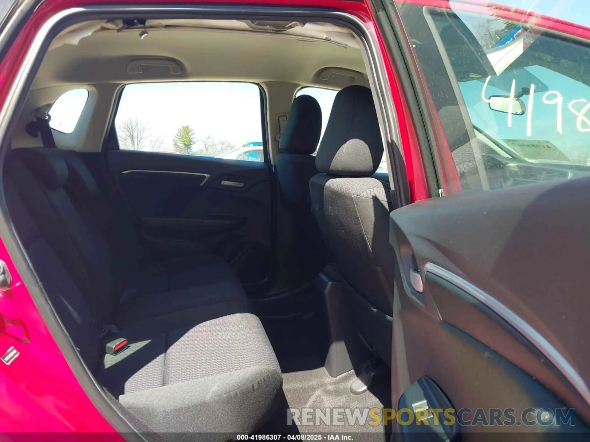 8 fotografías del automóvil dañado 3HGGK5H45KM744420 HONDA FIT 2019