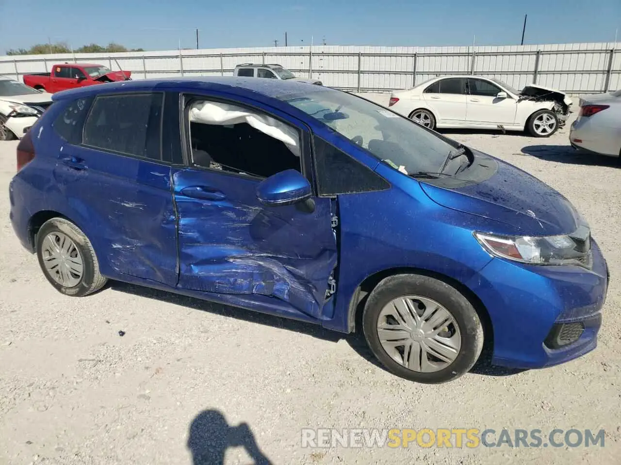 4 fotografías del automóvil dañado 3HGGK5H46KM737539 HONDA FIT 2019