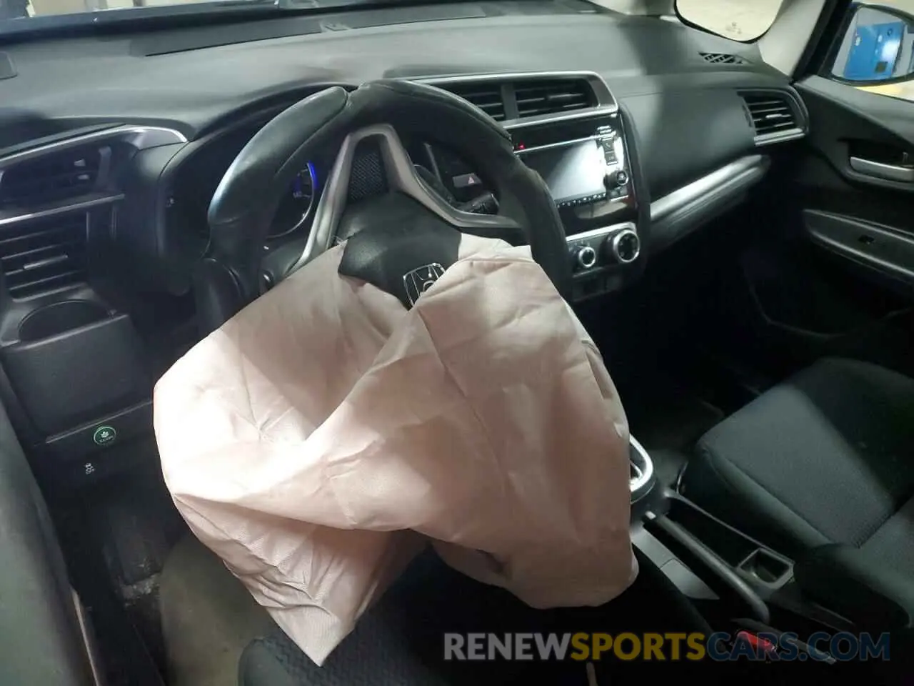 8 fotografías del automóvil dañado 3HGGK5H46KM746161 HONDA FIT 2019
