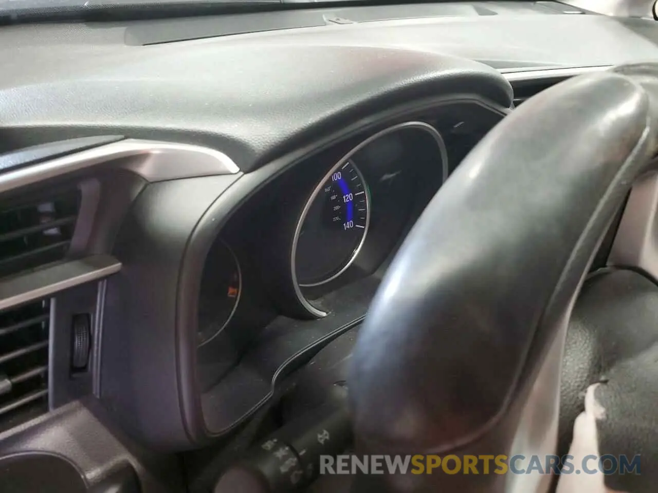 9 fotografías del automóvil dañado 3HGGK5H46KM746161 HONDA FIT 2019