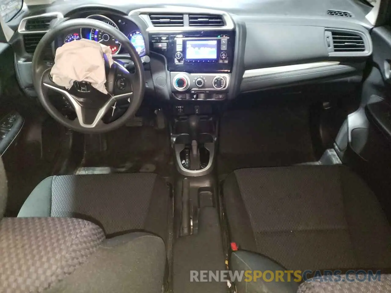 8 fotografías del automóvil dañado 3HGGK5H47KM727764 HONDA FIT 2019