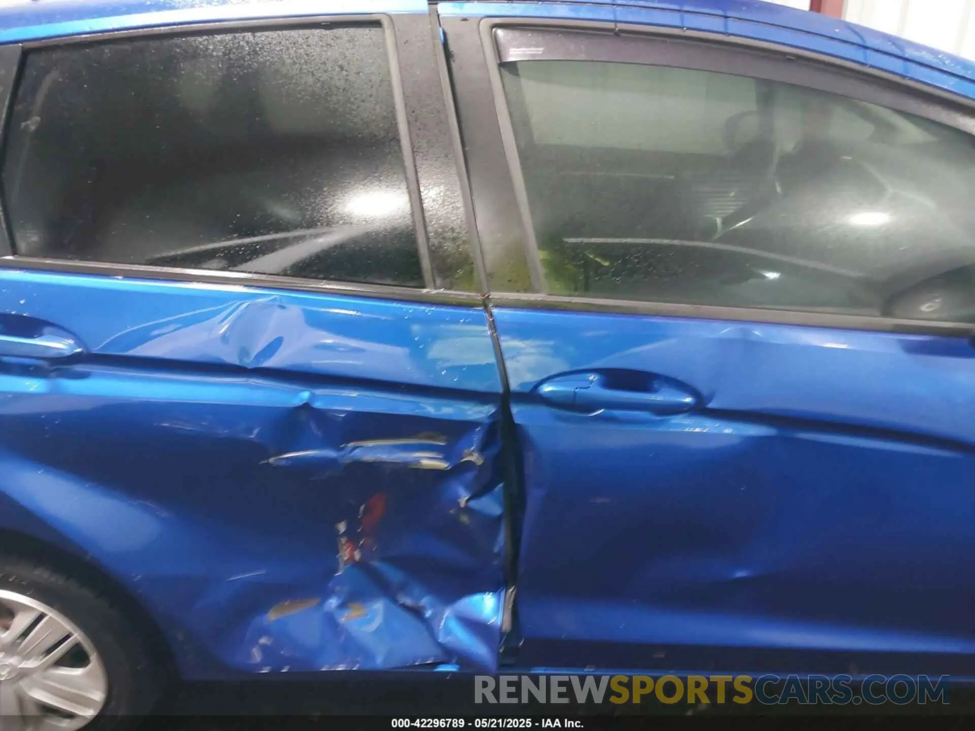 13 fotografías del automóvil dañado 3HGGK5H47KM736786 HONDA FIT 2019