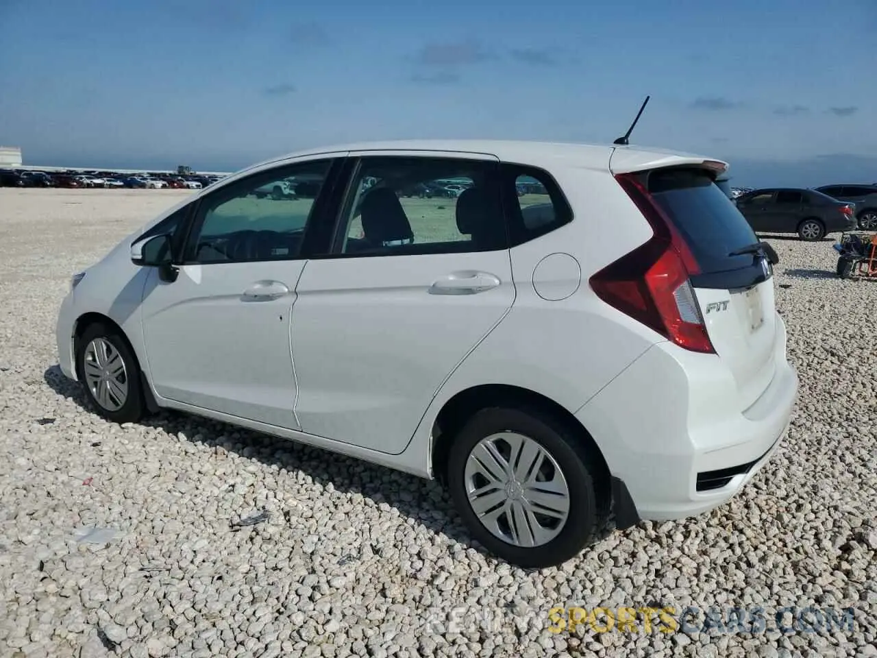2 fotografías del automóvil dañado 3HGGK5H48KM737557 HONDA FIT 2019
