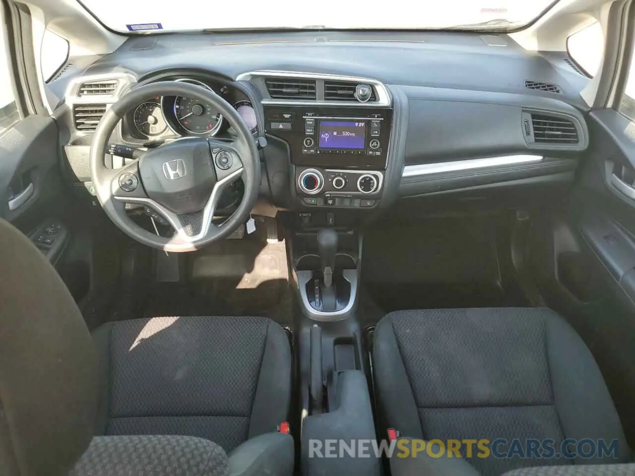 8 fotografías del automóvil dañado 3HGGK5H48KM737557 HONDA FIT 2019