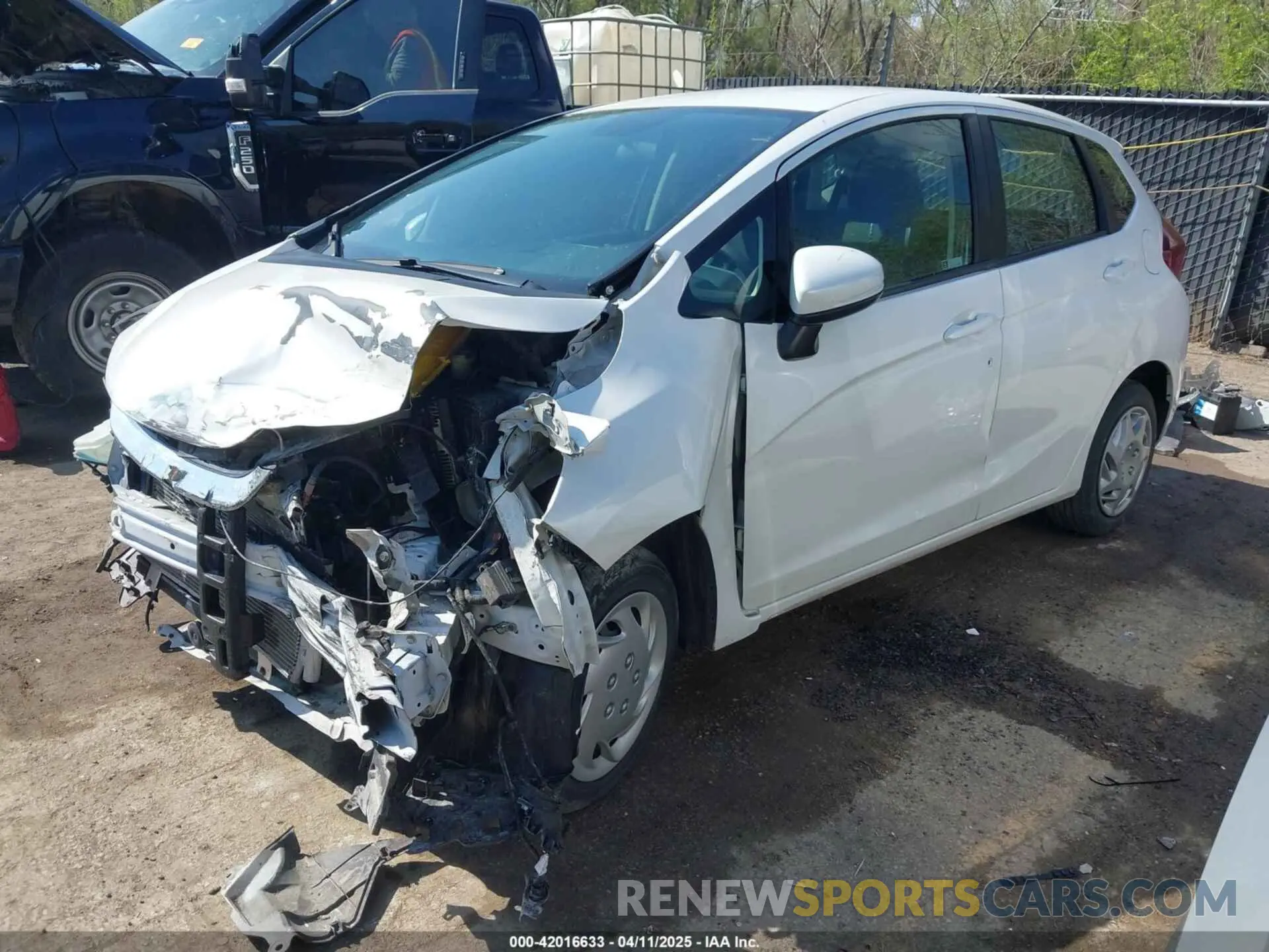 2 fotografías del automóvil dañado 3HGGK5H4XKM743537 HONDA FIT 2019