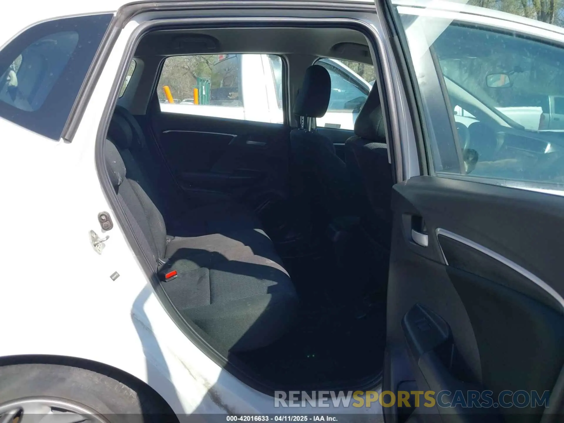 8 fotografías del automóvil dañado 3HGGK5H4XKM743537 HONDA FIT 2019