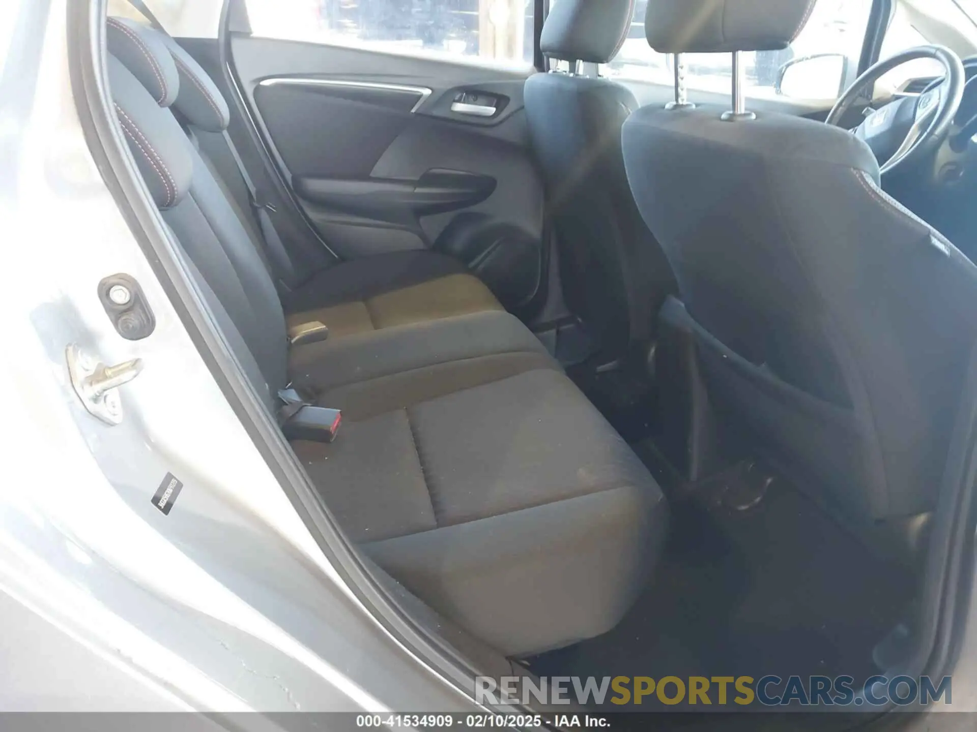 8 fotografías del automóvil dañado 3HGGK5H62KM741279 HONDA FIT 2019