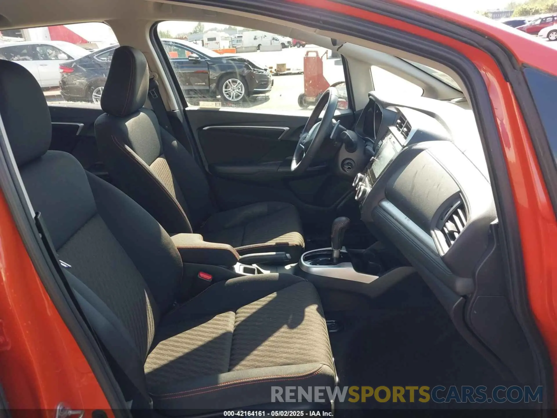 5 fotografías del automóvil dañado 3HGGK5H64KM717632 HONDA FIT 2019