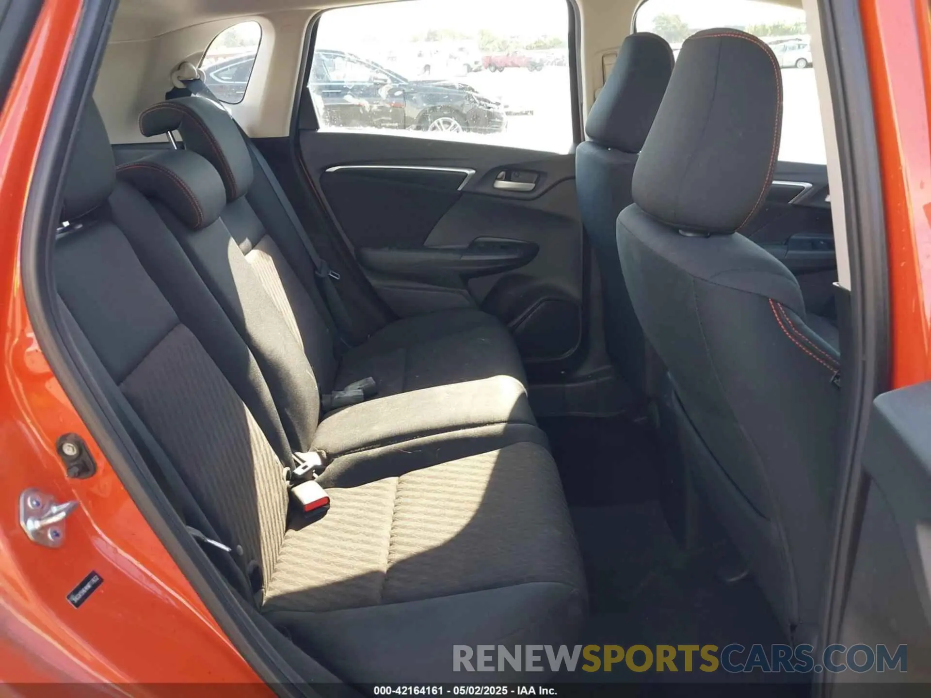8 fotografías del automóvil dañado 3HGGK5H64KM717632 HONDA FIT 2019