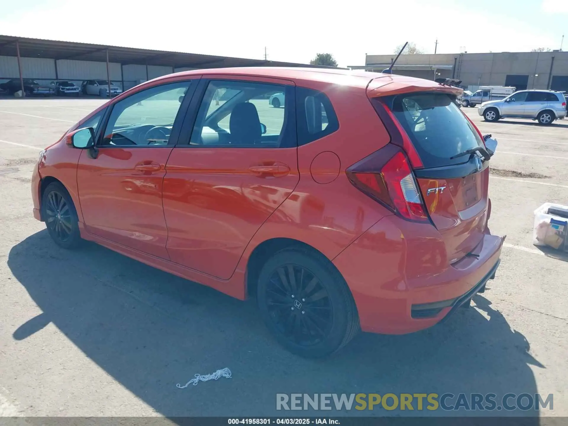 3 fotografías del automóvil dañado 3HGGK5H64KM725228 HONDA FIT 2019