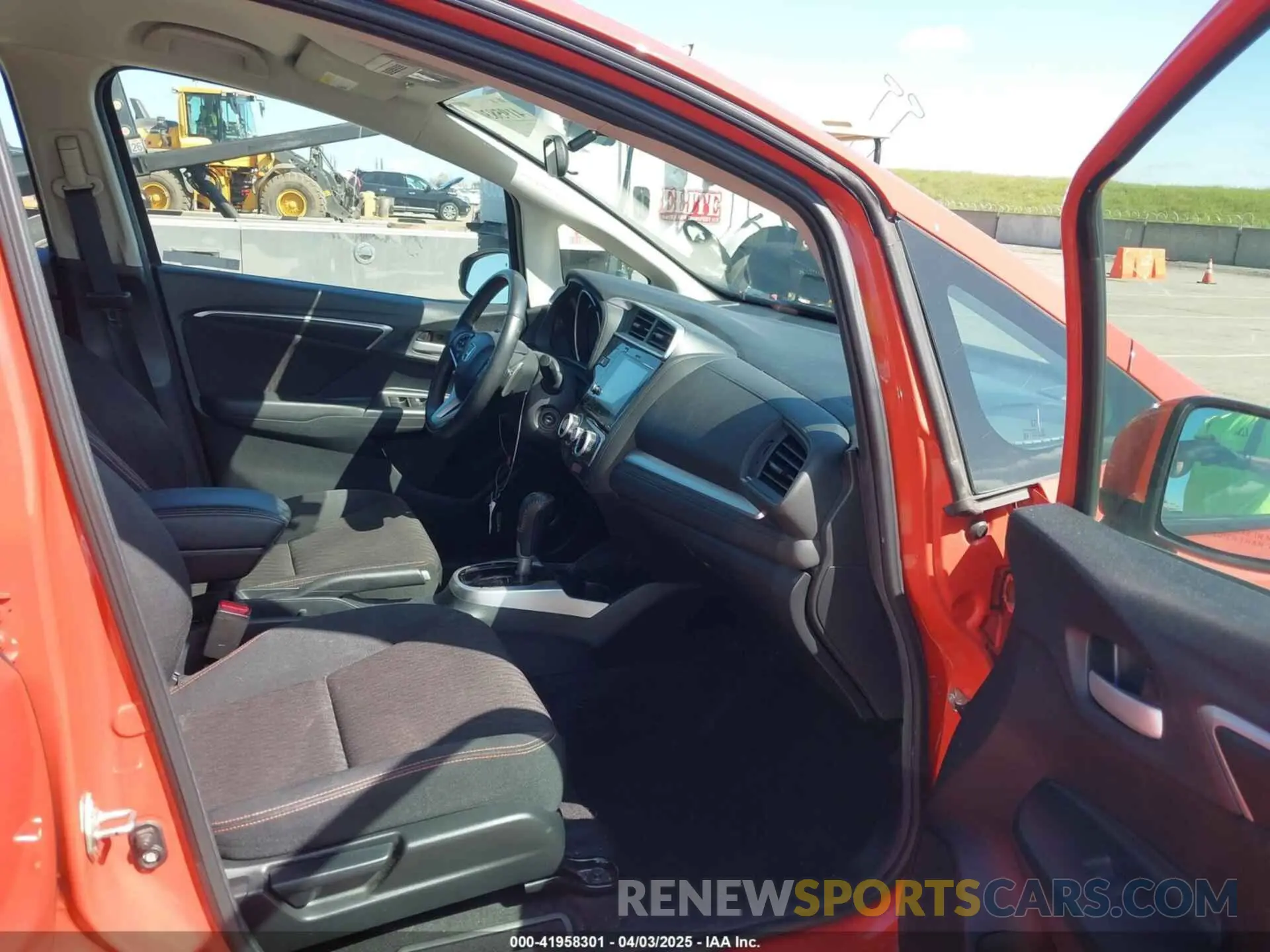 5 fotografías del automóvil dañado 3HGGK5H64KM725228 HONDA FIT 2019
