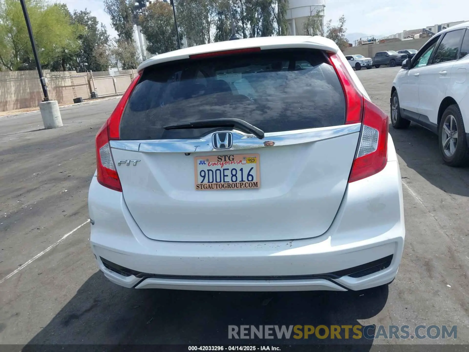 17 fotografías del automóvil dañado 3HGGK5H80KM715748 HONDA FIT 2019