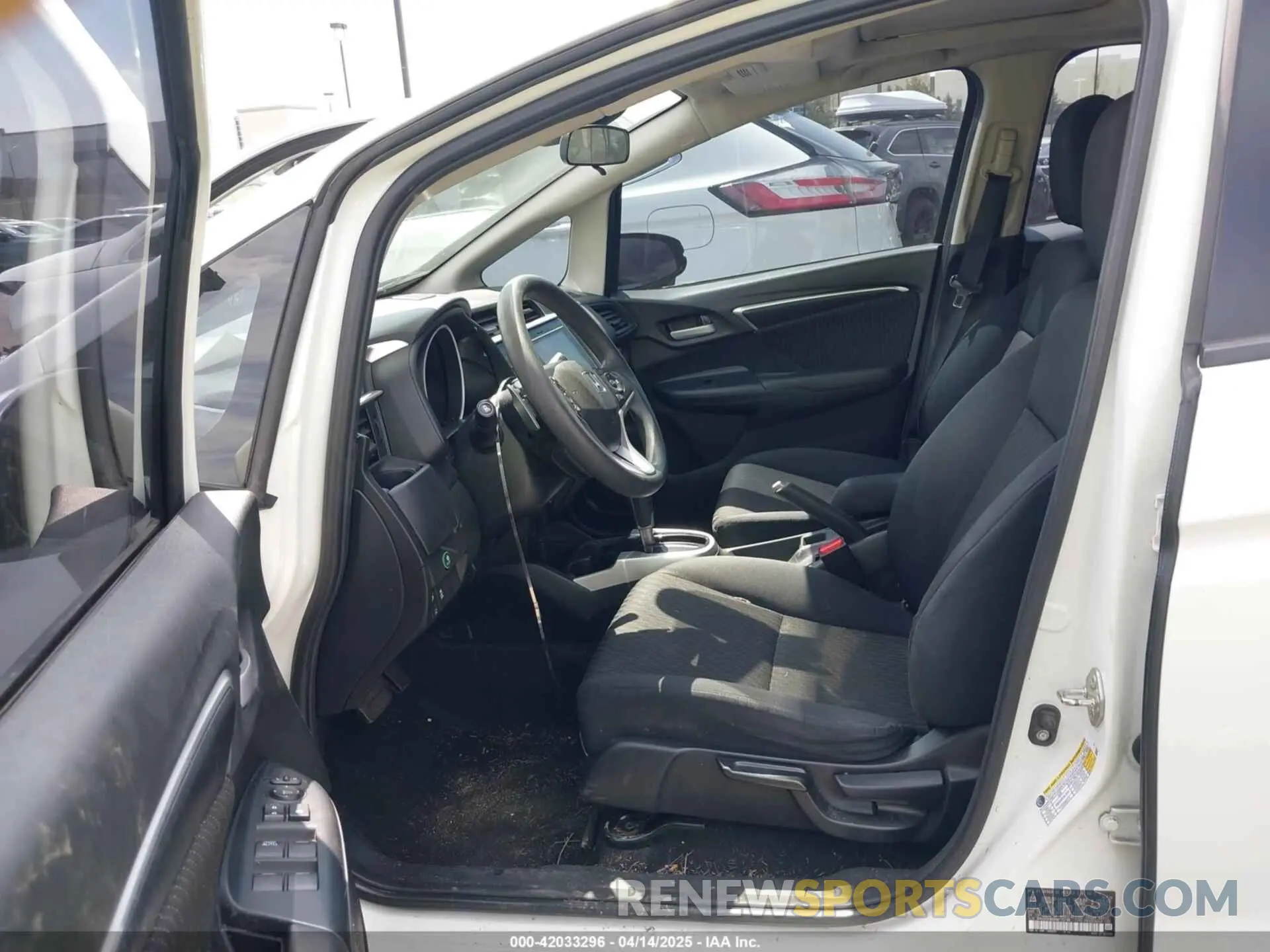 5 fotografías del automóvil dañado 3HGGK5H80KM715748 HONDA FIT 2019