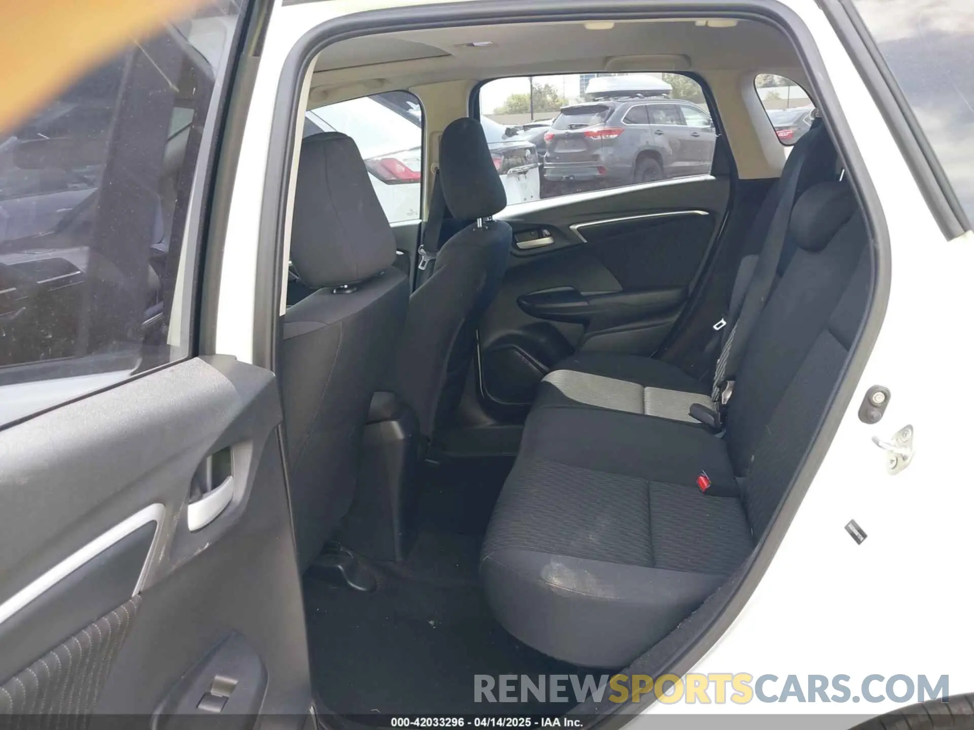 8 fotografías del automóvil dañado 3HGGK5H80KM715748 HONDA FIT 2019