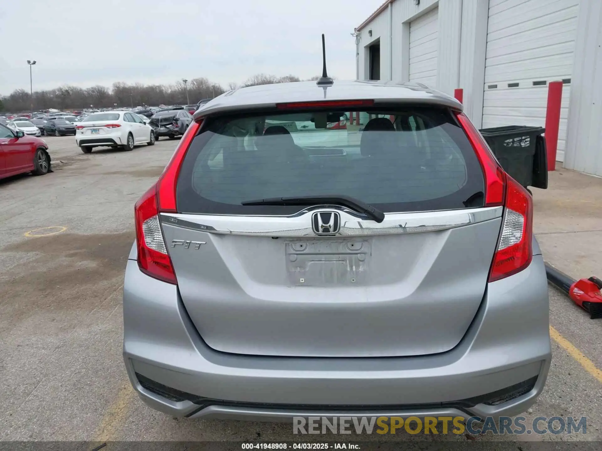 17 fotografías del automóvil dañado 3HGGK5H81KM707531 HONDA FIT 2019