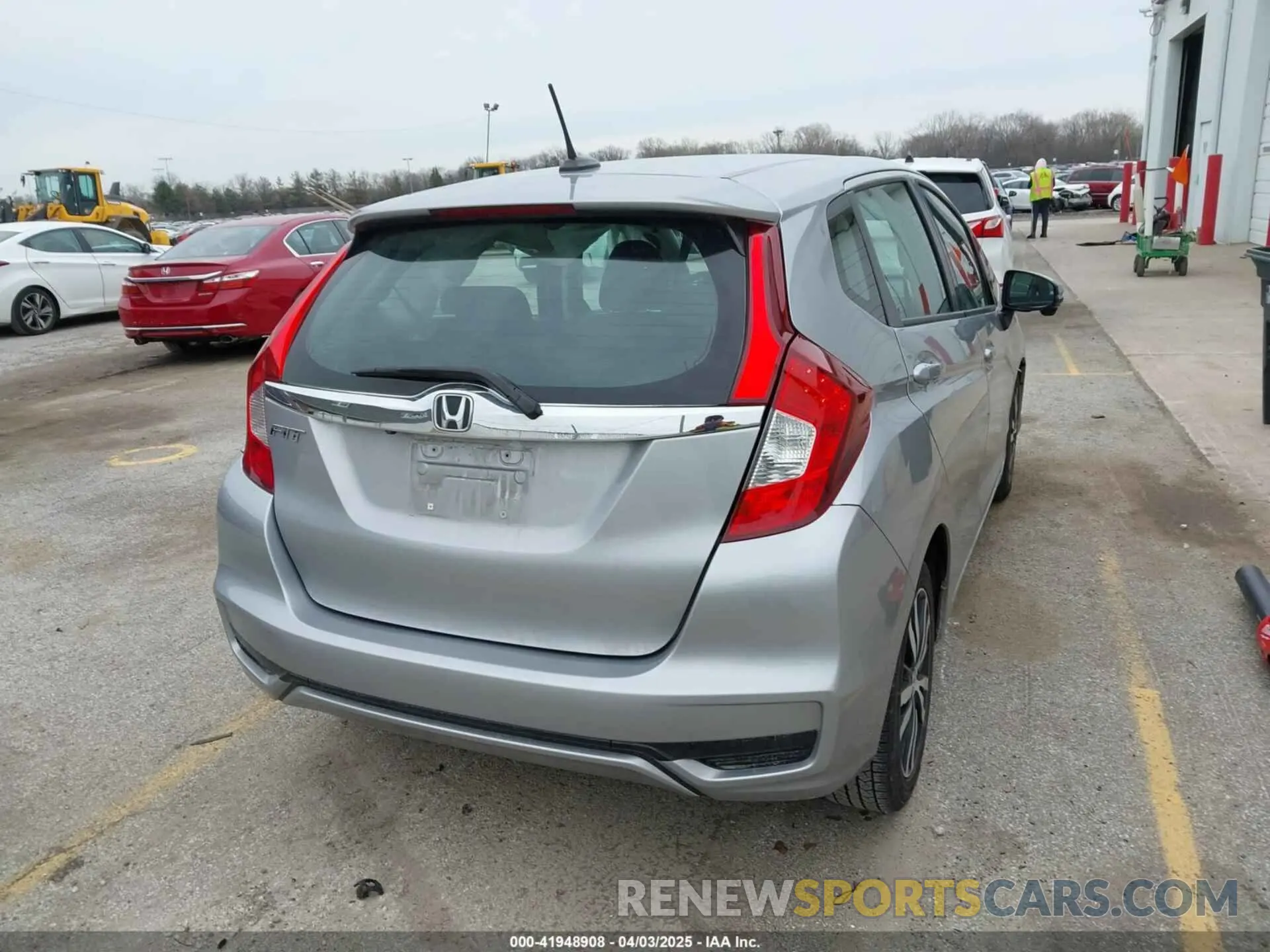 4 fotografías del automóvil dañado 3HGGK5H81KM707531 HONDA FIT 2019