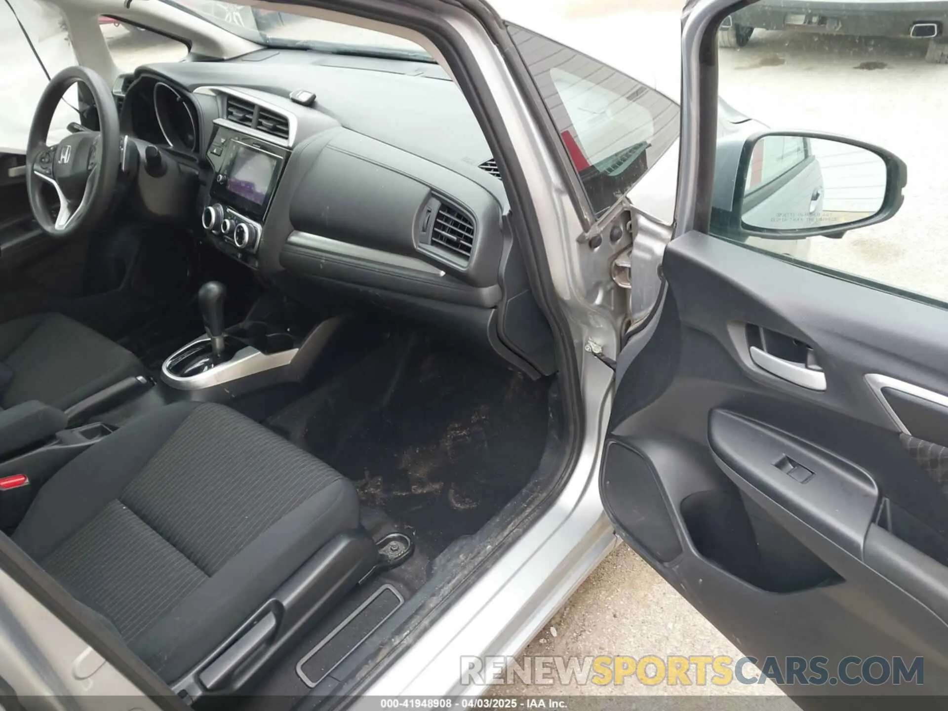 5 fotografías del automóvil dañado 3HGGK5H81KM707531 HONDA FIT 2019