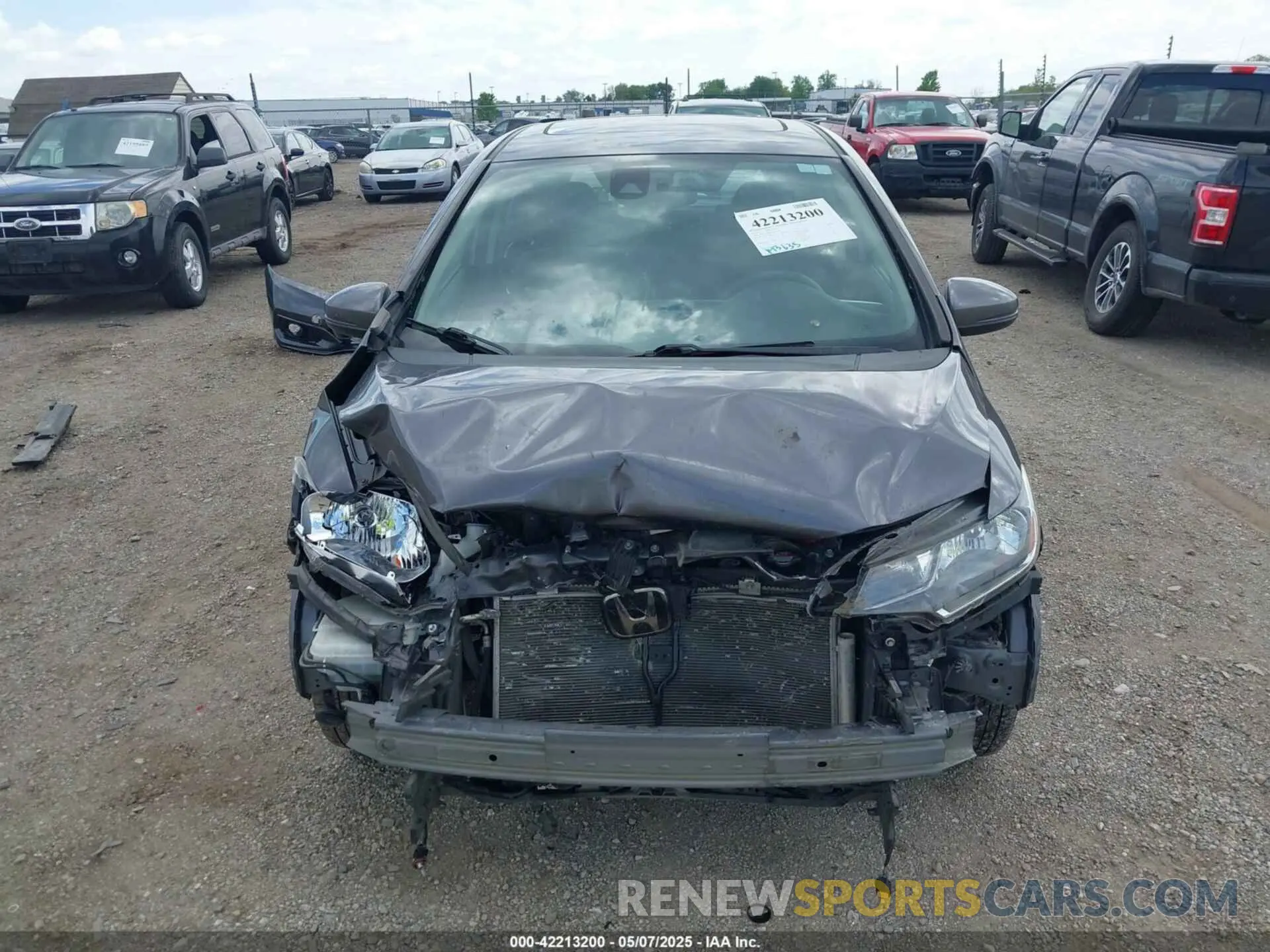 13 fotografías del automóvil dañado 3HGGK5H81KM742537 HONDA FIT 2019