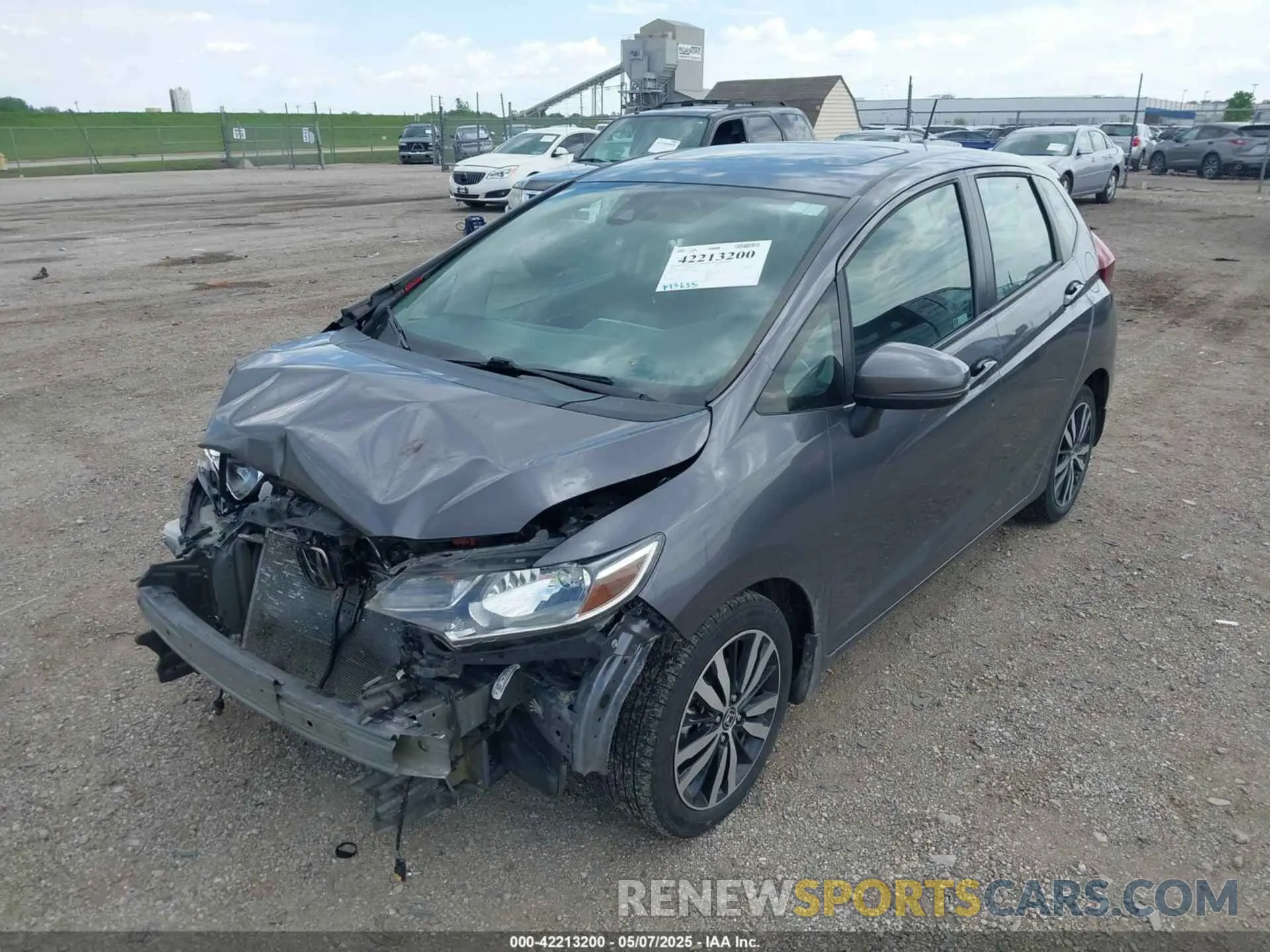 2 fotografías del automóvil dañado 3HGGK5H81KM742537 HONDA FIT 2019