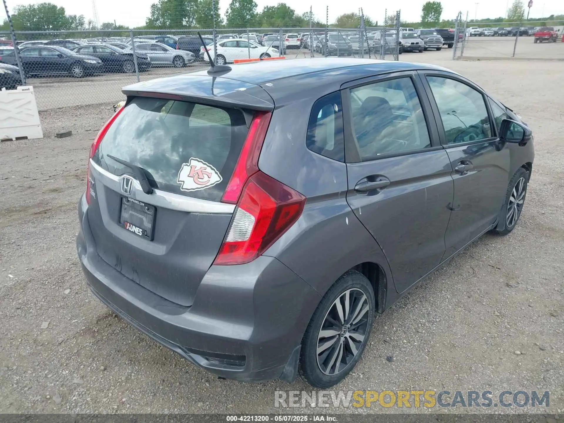 4 fotografías del automóvil dañado 3HGGK5H81KM742537 HONDA FIT 2019