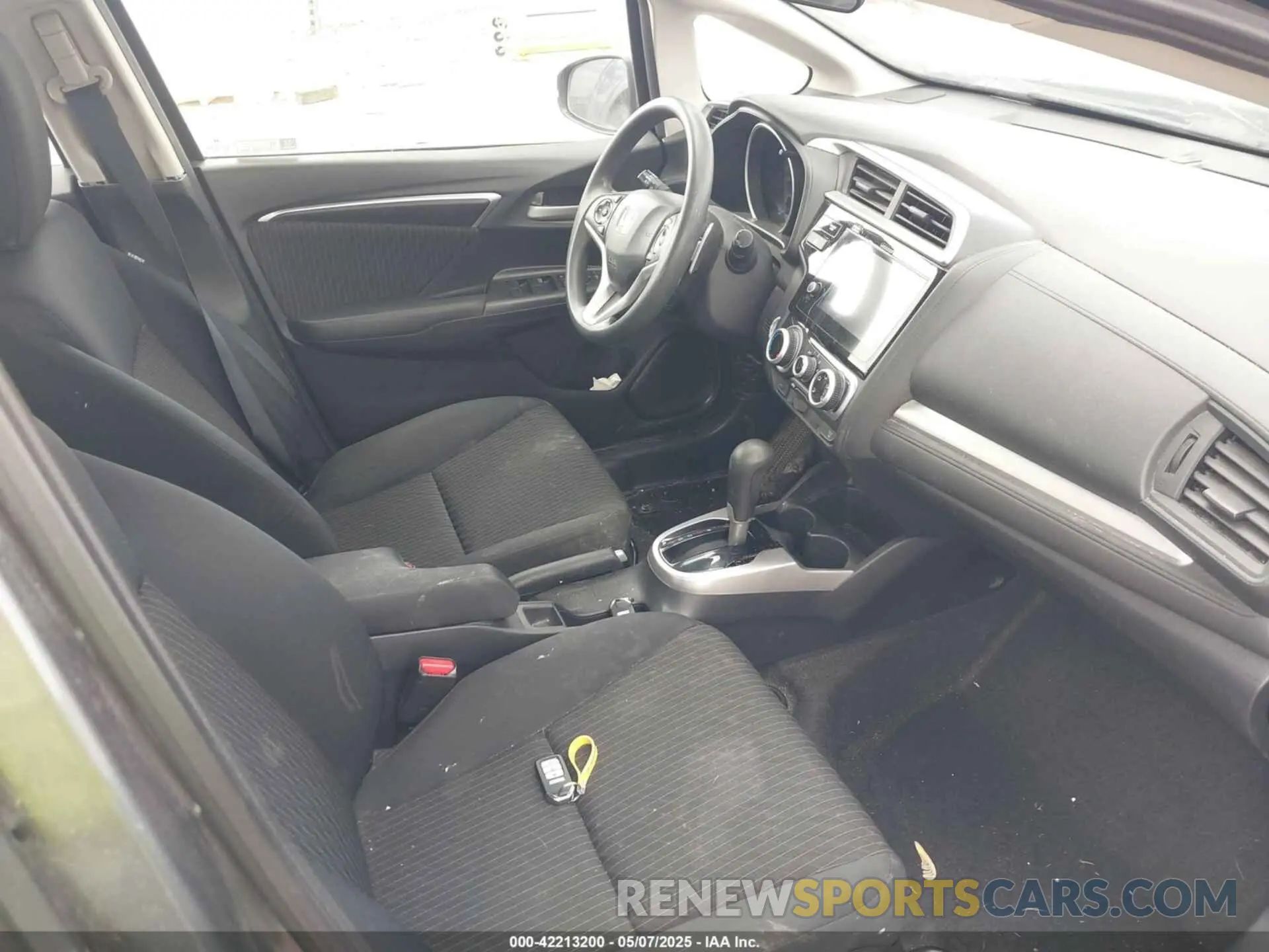 5 fotografías del automóvil dañado 3HGGK5H81KM742537 HONDA FIT 2019