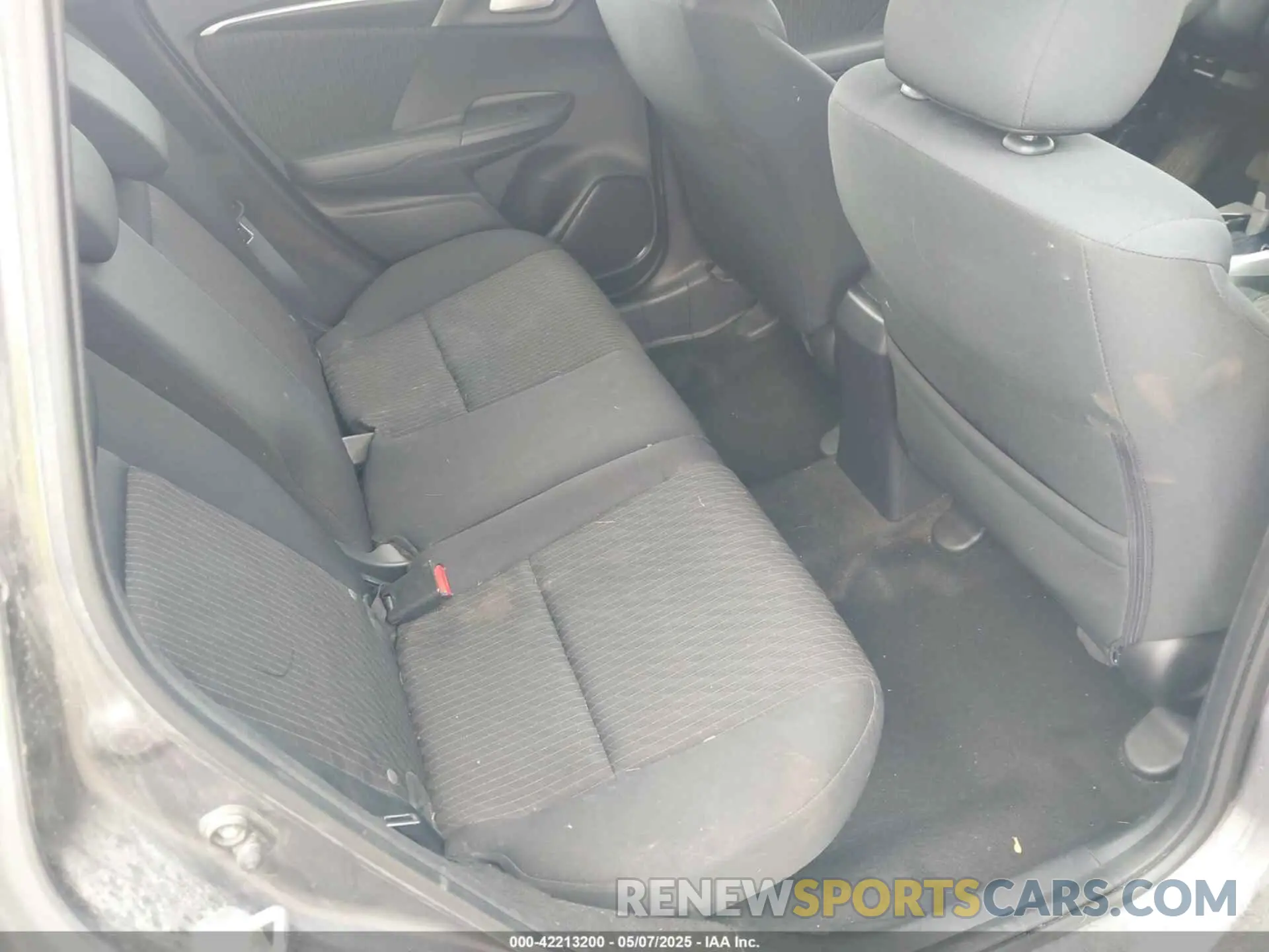 8 fotografías del automóvil dañado 3HGGK5H81KM742537 HONDA FIT 2019
