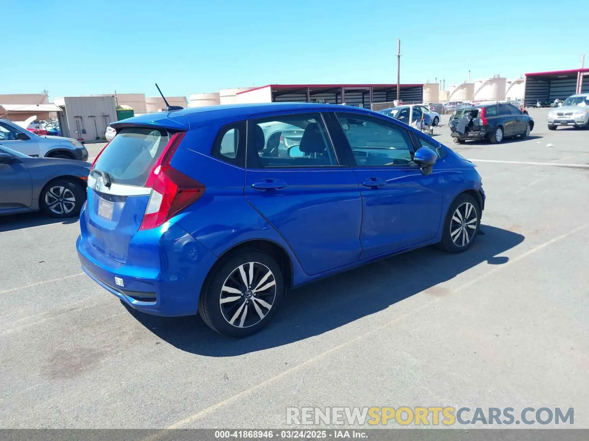 4 fotografías del automóvil dañado 3HGGK5H81KM743669 HONDA FIT 2019