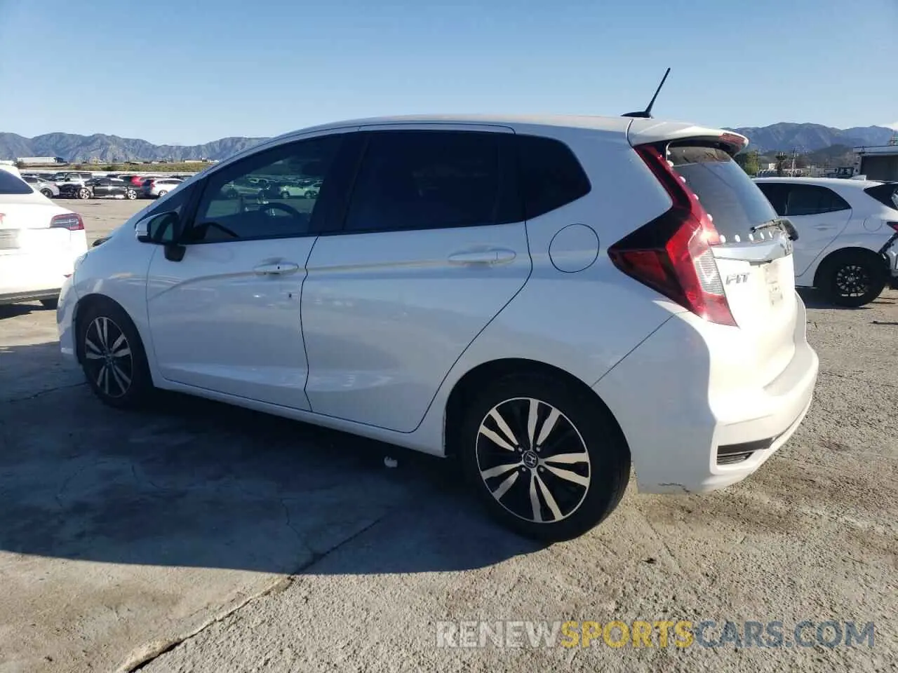 2 fotografías del automóvil dañado 3HGGK5H83KM737663 HONDA FIT 2019