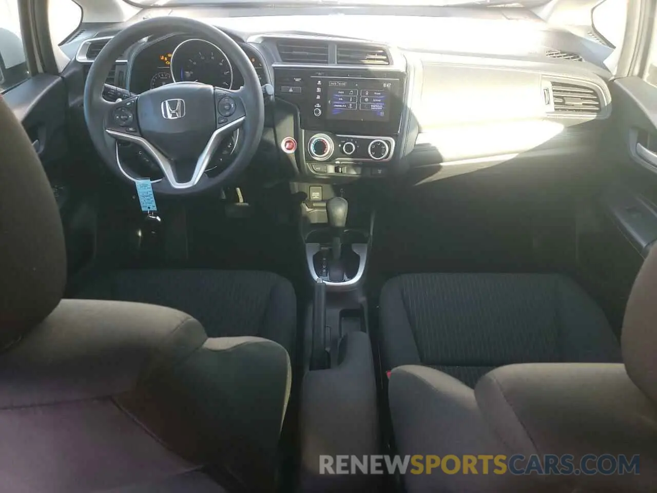8 fotografías del automóvil dañado 3HGGK5H83KM737663 HONDA FIT 2019