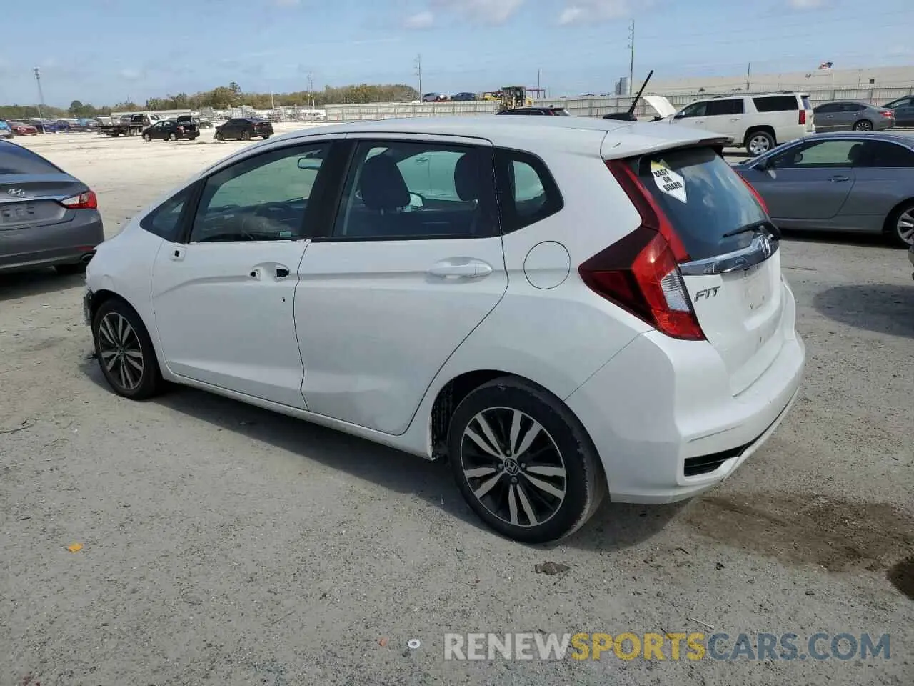 2 fotografías del automóvil dañado 3HGGK5H83KM744676 HONDA FIT 2019