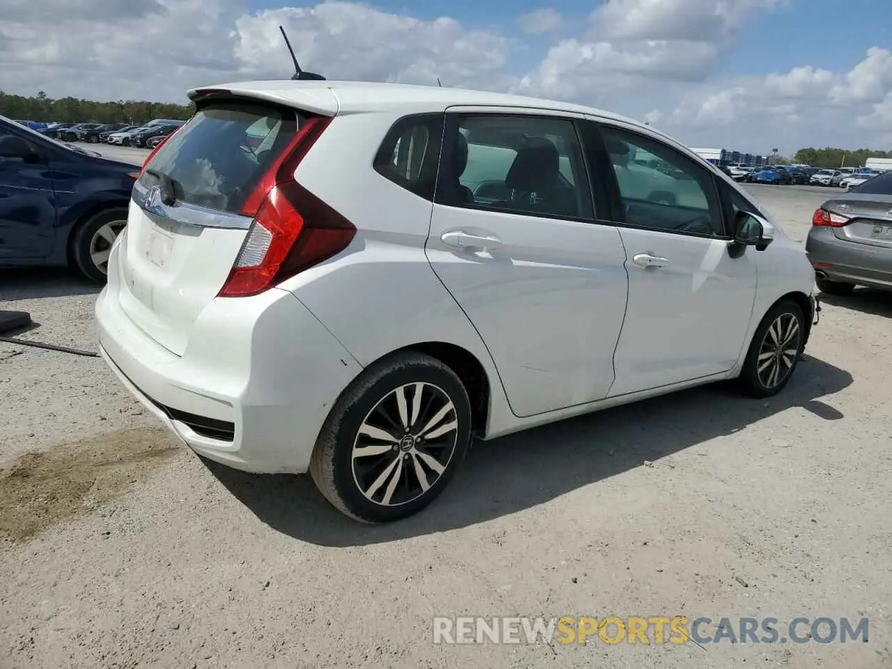 3 fotografías del automóvil dañado 3HGGK5H83KM744676 HONDA FIT 2019