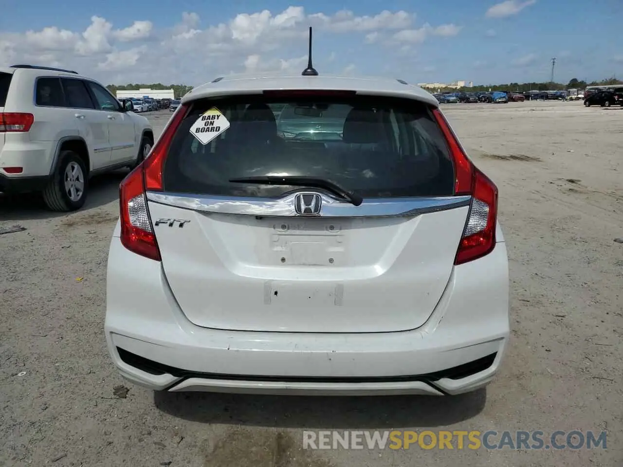 6 fotografías del automóvil dañado 3HGGK5H83KM744676 HONDA FIT 2019
