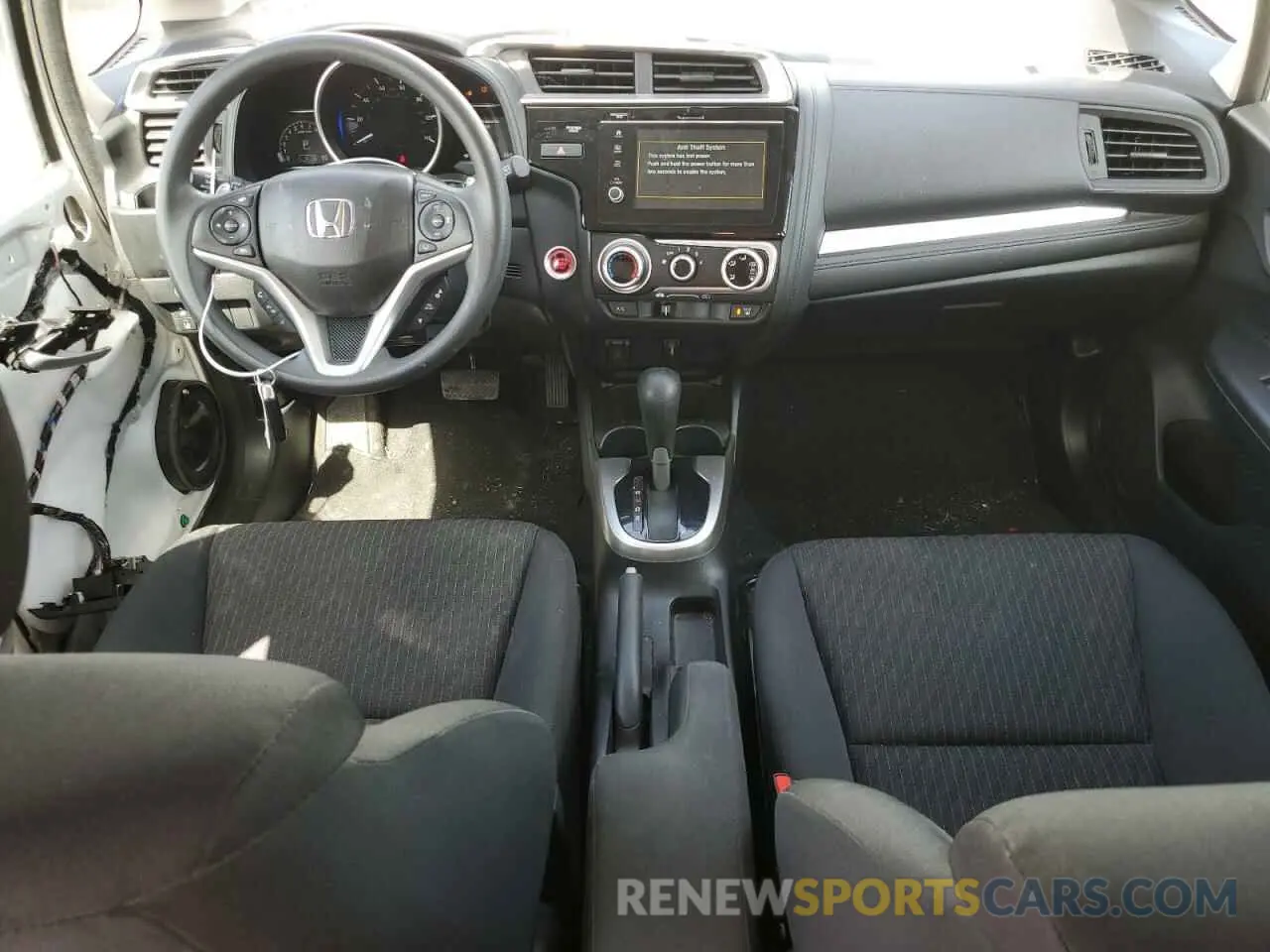 8 fotografías del automóvil dañado 3HGGK5H83KM744676 HONDA FIT 2019