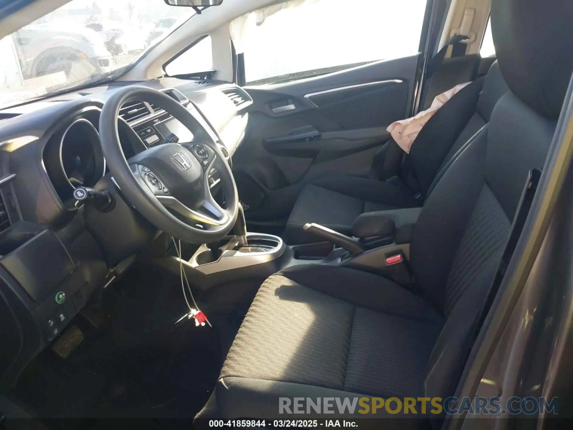 5 fotografías del automóvil dañado 3HGGK5H84KM742208 HONDA FIT 2019