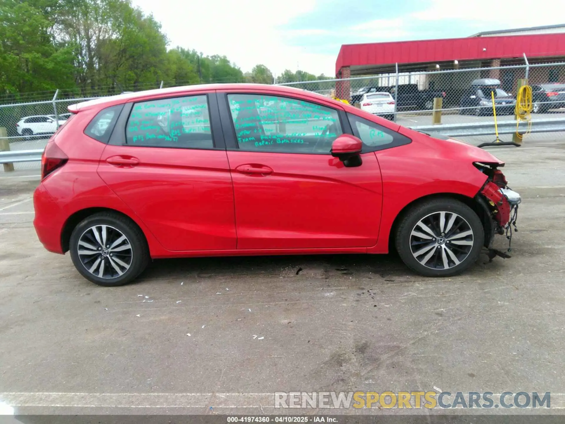 14 fotografías del automóvil dañado 3HGGK5H85KM717706 HONDA FIT 2019