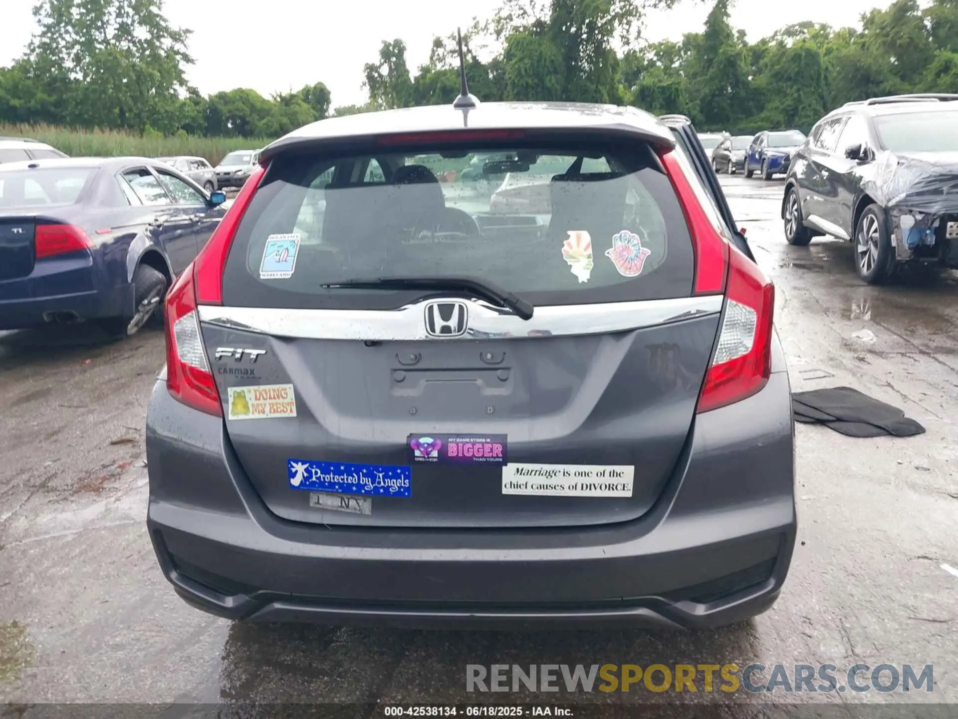 16 fotografías del automóvil dañado 3HGGK5H85KM748308 HONDA FIT 2019