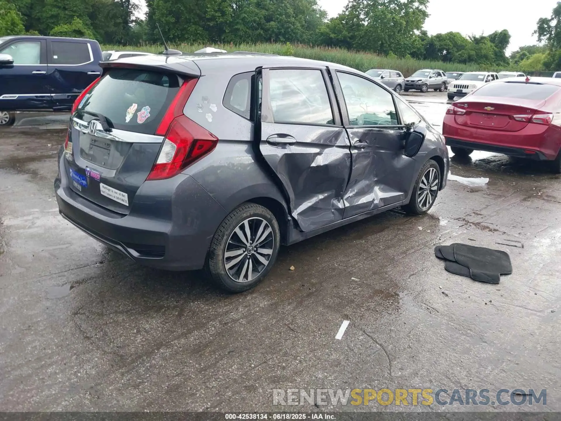 4 fotografías del automóvil dañado 3HGGK5H85KM748308 HONDA FIT 2019