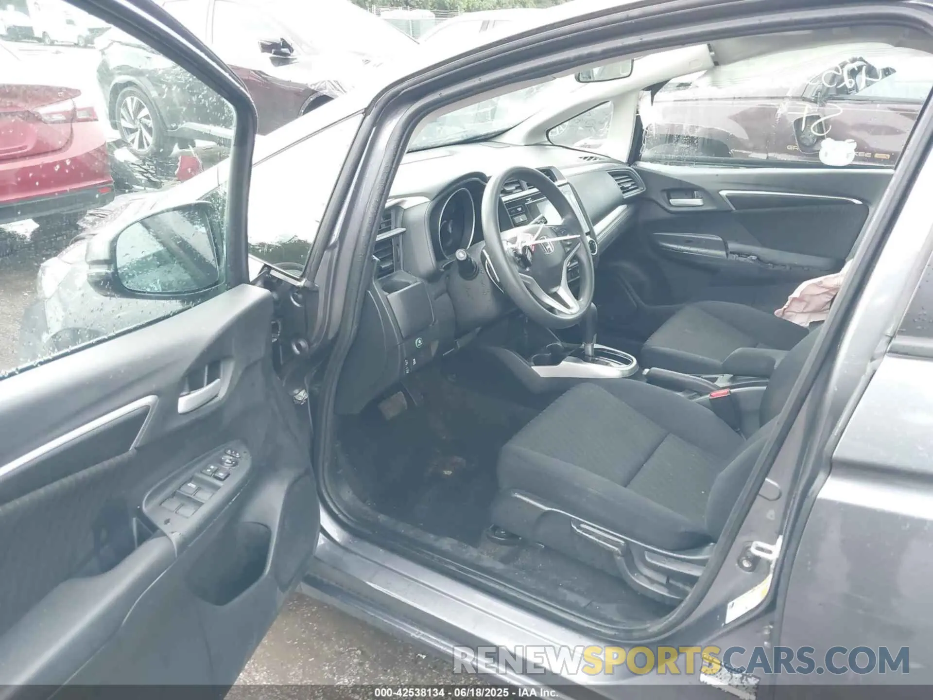 5 fotografías del automóvil dañado 3HGGK5H85KM748308 HONDA FIT 2019