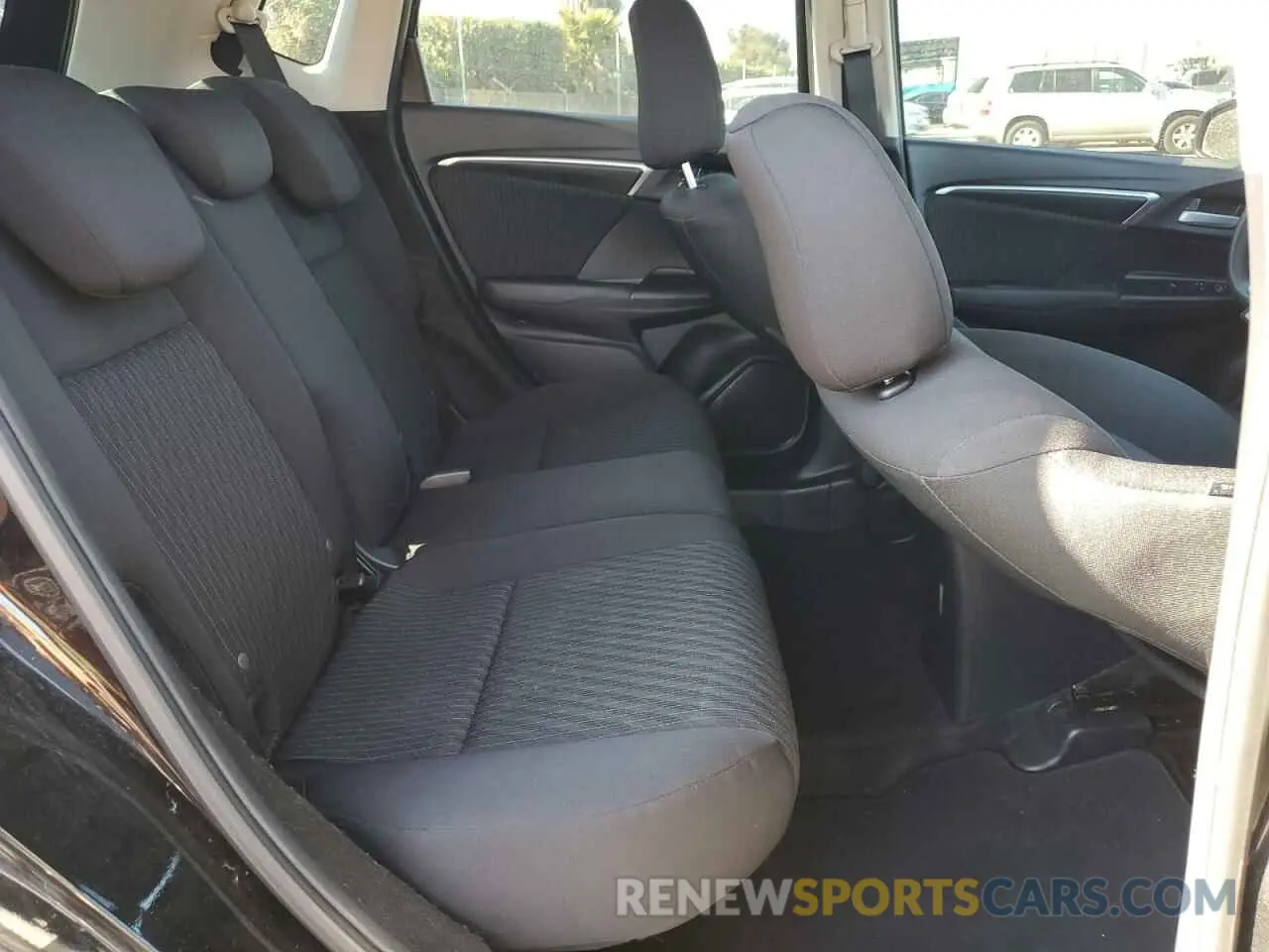 11 fotografías del automóvil dañado 3HGGK5H86KM721621 HONDA FIT 2019