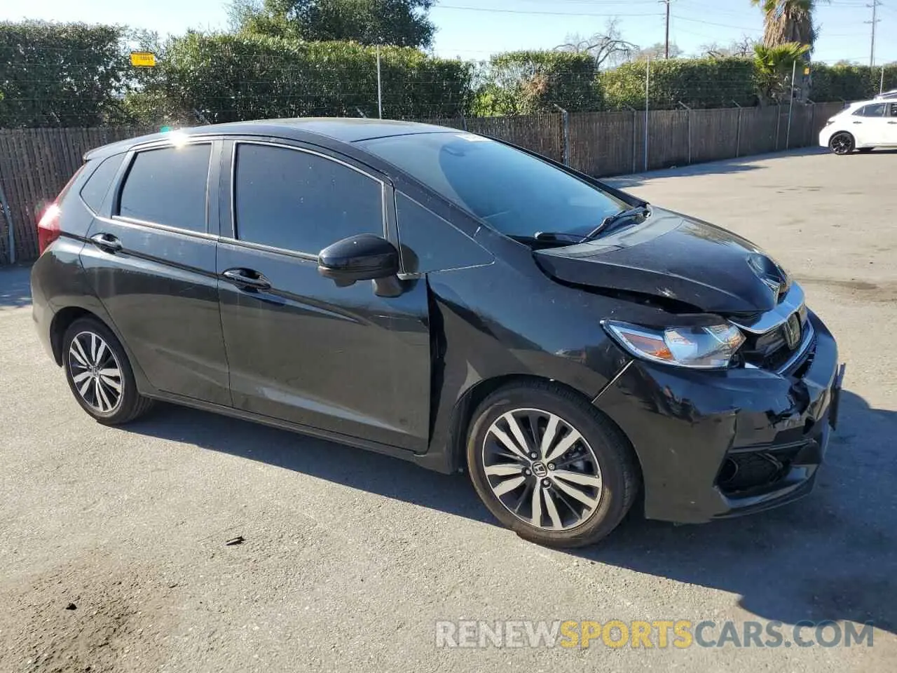 4 fotografías del automóvil dañado 3HGGK5H86KM721621 HONDA FIT 2019
