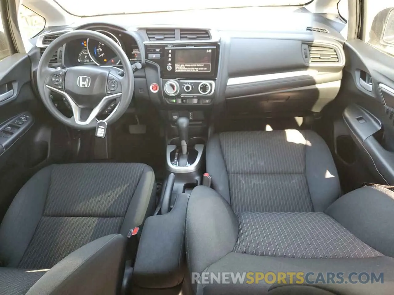8 fotografías del automóvil dañado 3HGGK5H86KM721621 HONDA FIT 2019