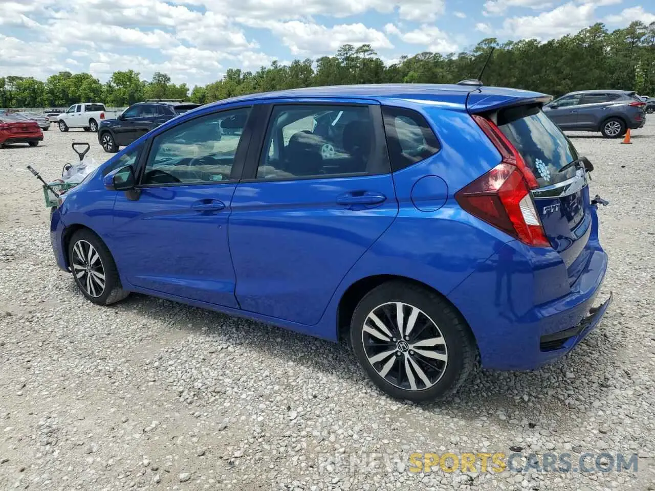 2 fotografías del automóvil dañado 3HGGK5H86KM744803 HONDA FIT 2019