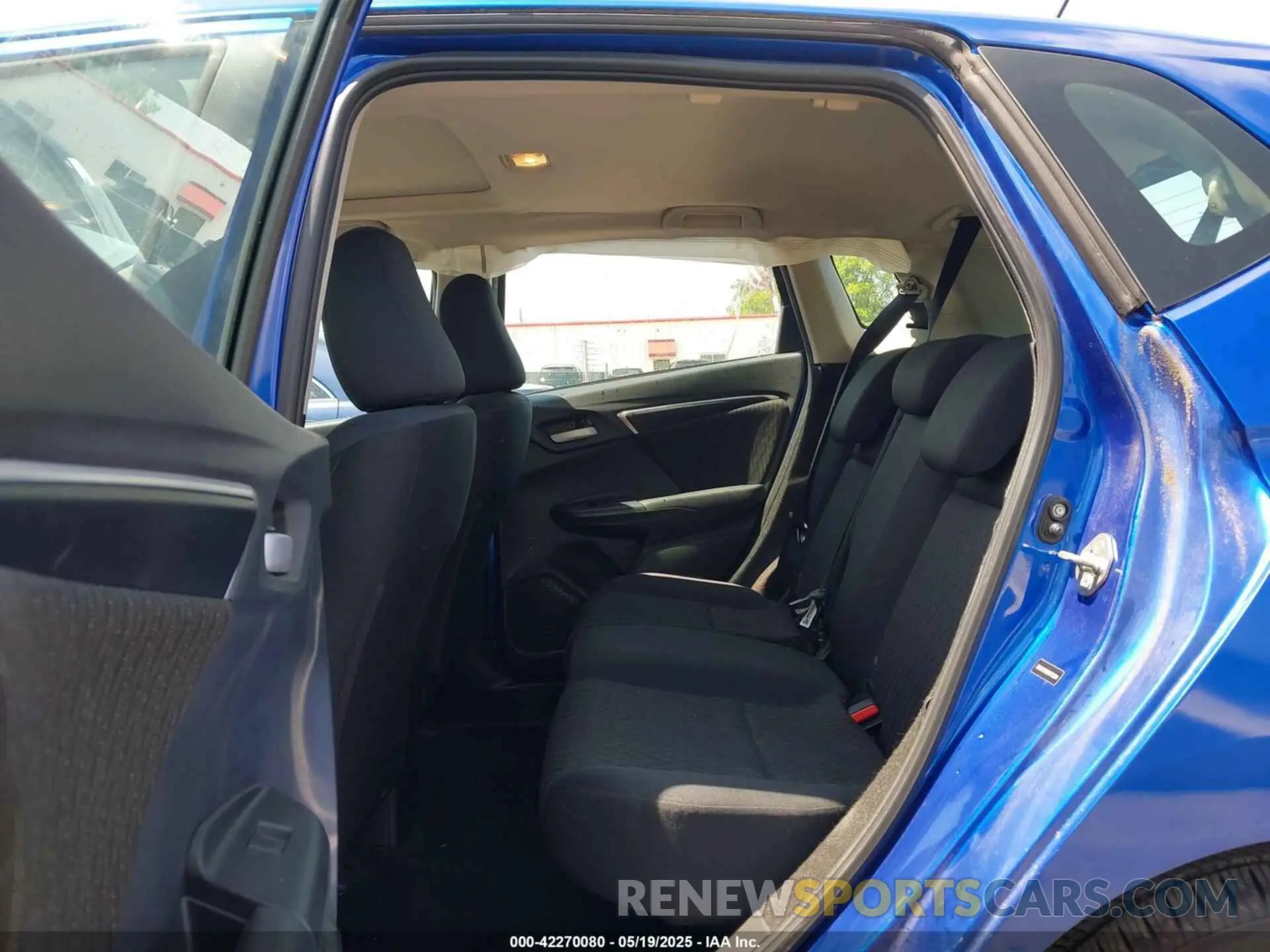 8 fotografías del automóvil dañado 3HGGK5H86KM750391 HONDA FIT 2019