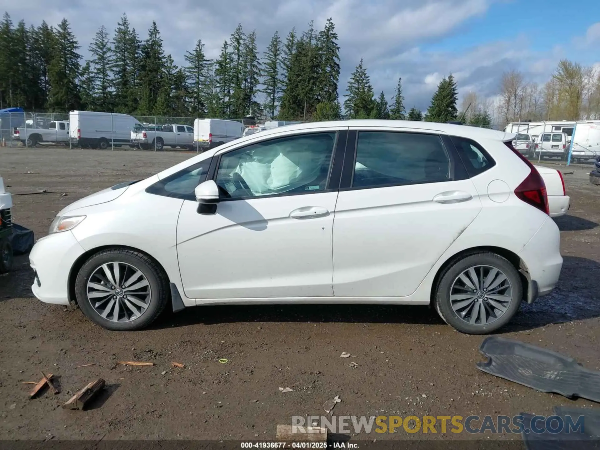 14 fotografías del automóvil dañado 3HGGK5H88KM716257 HONDA FIT 2019