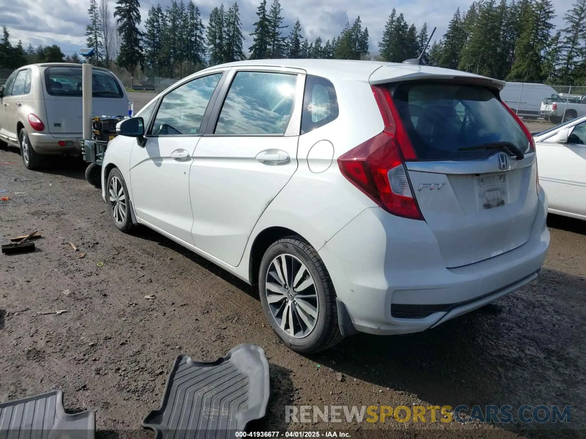3 fotografías del automóvil dañado 3HGGK5H88KM716257 HONDA FIT 2019