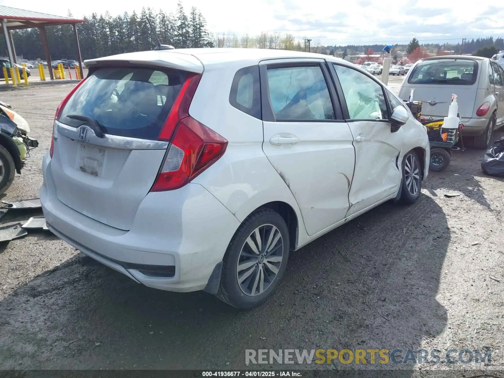 4 fotografías del automóvil dañado 3HGGK5H88KM716257 HONDA FIT 2019