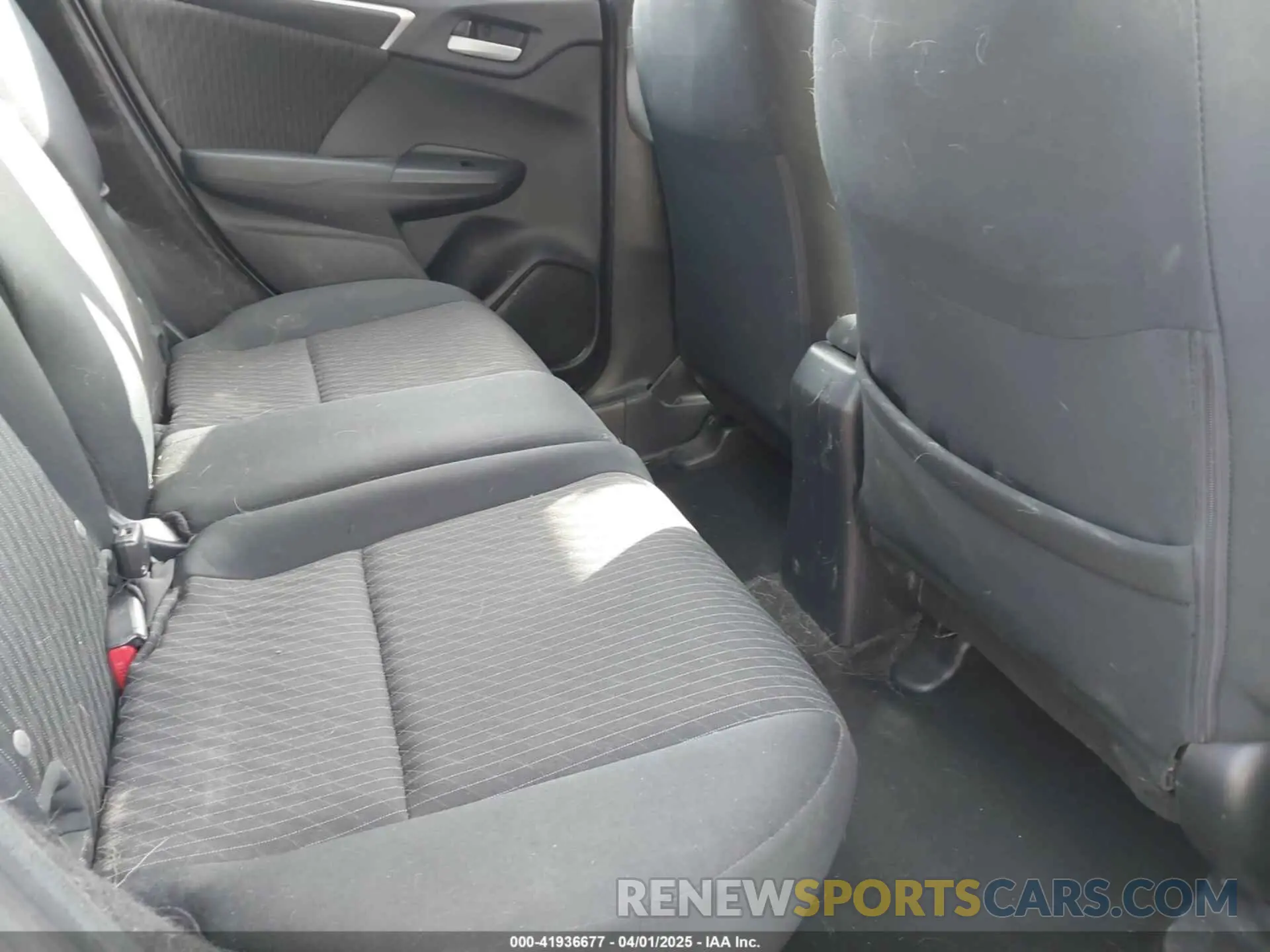 8 fotografías del automóvil dañado 3HGGK5H88KM716257 HONDA FIT 2019