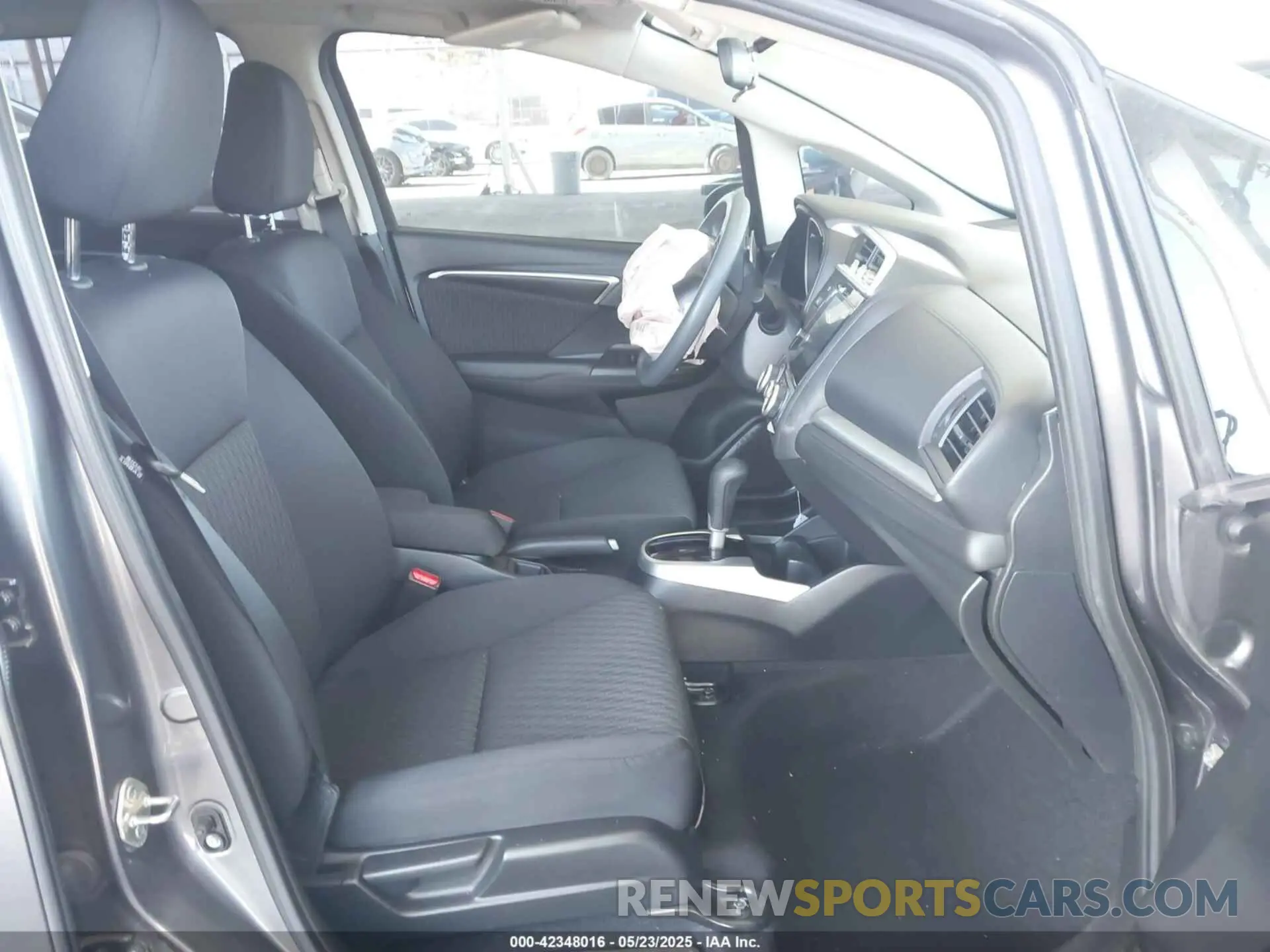 5 fotografías del automóvil dañado 3HGGK5H88KM719594 HONDA FIT 2019