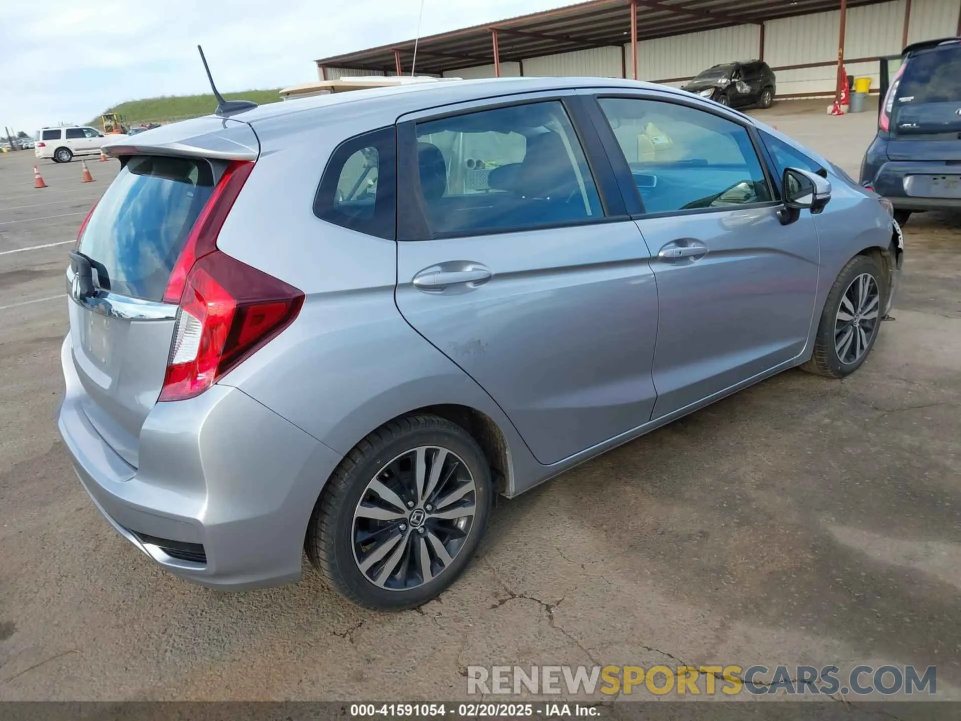 4 fotografías del automóvil dañado 3HGGK5H88KM743636 HONDA FIT 2019